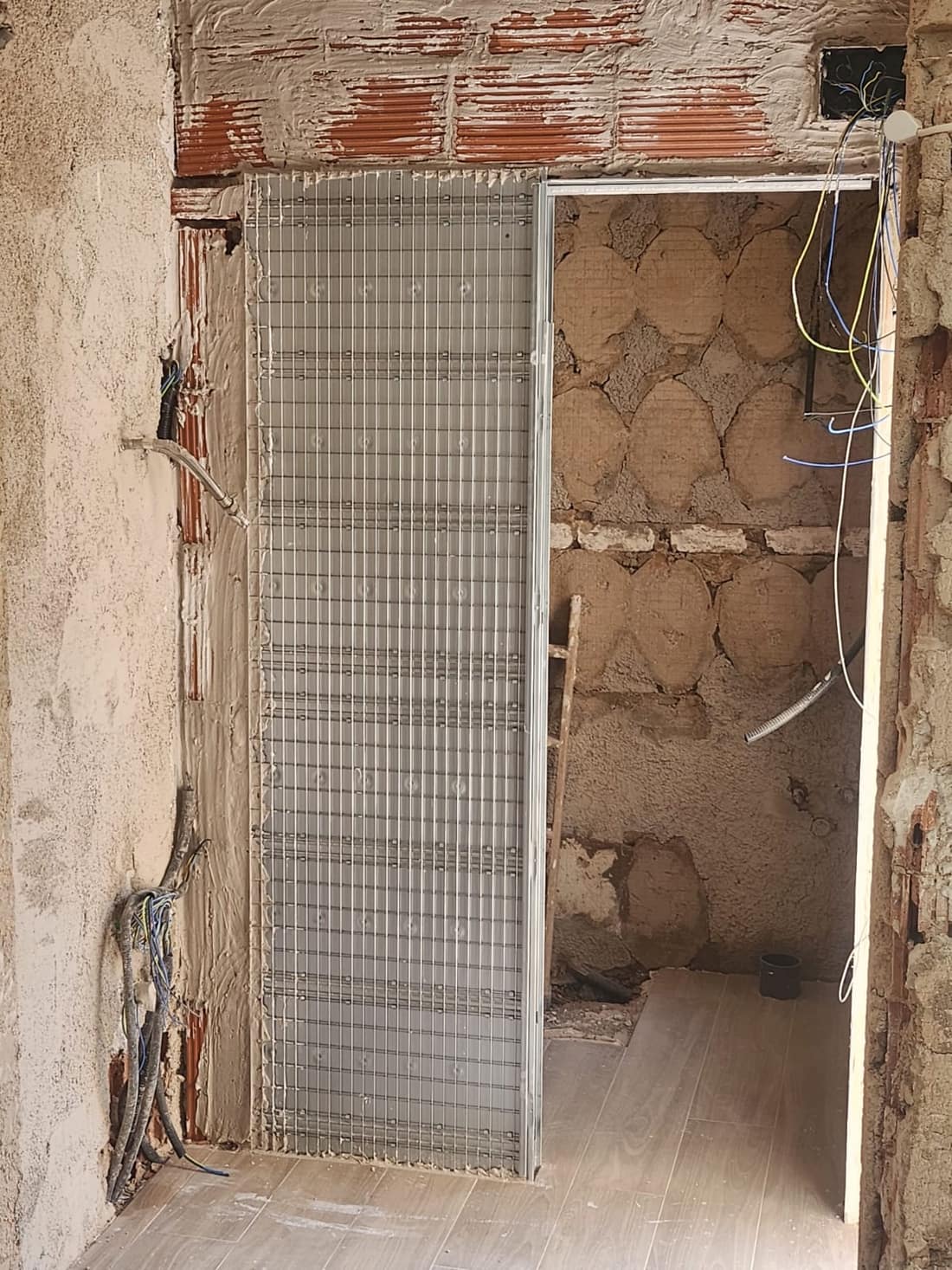 Casetón para la puerta corredera empotrada del baño