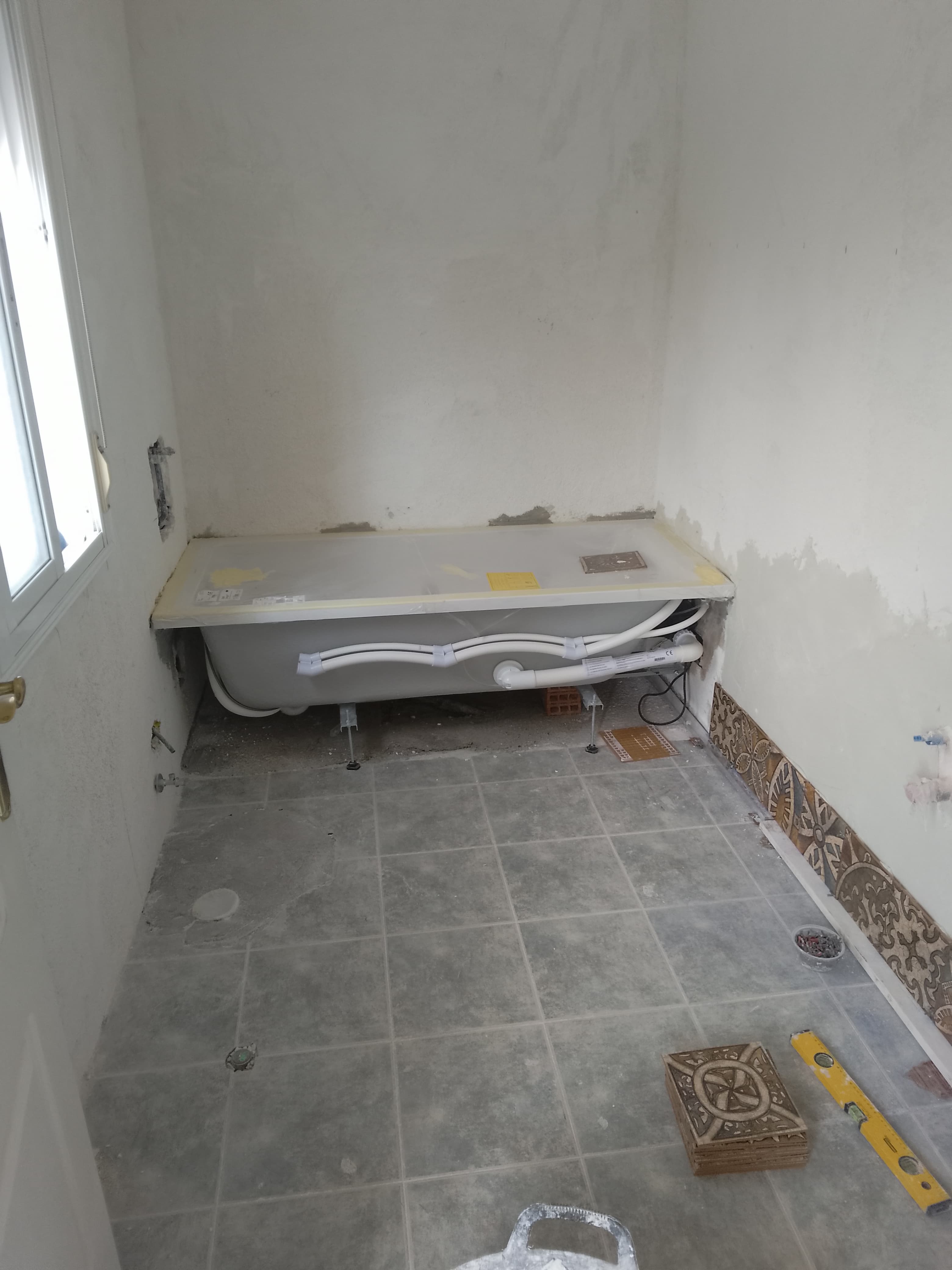 Colocación de bañera durante la reforma