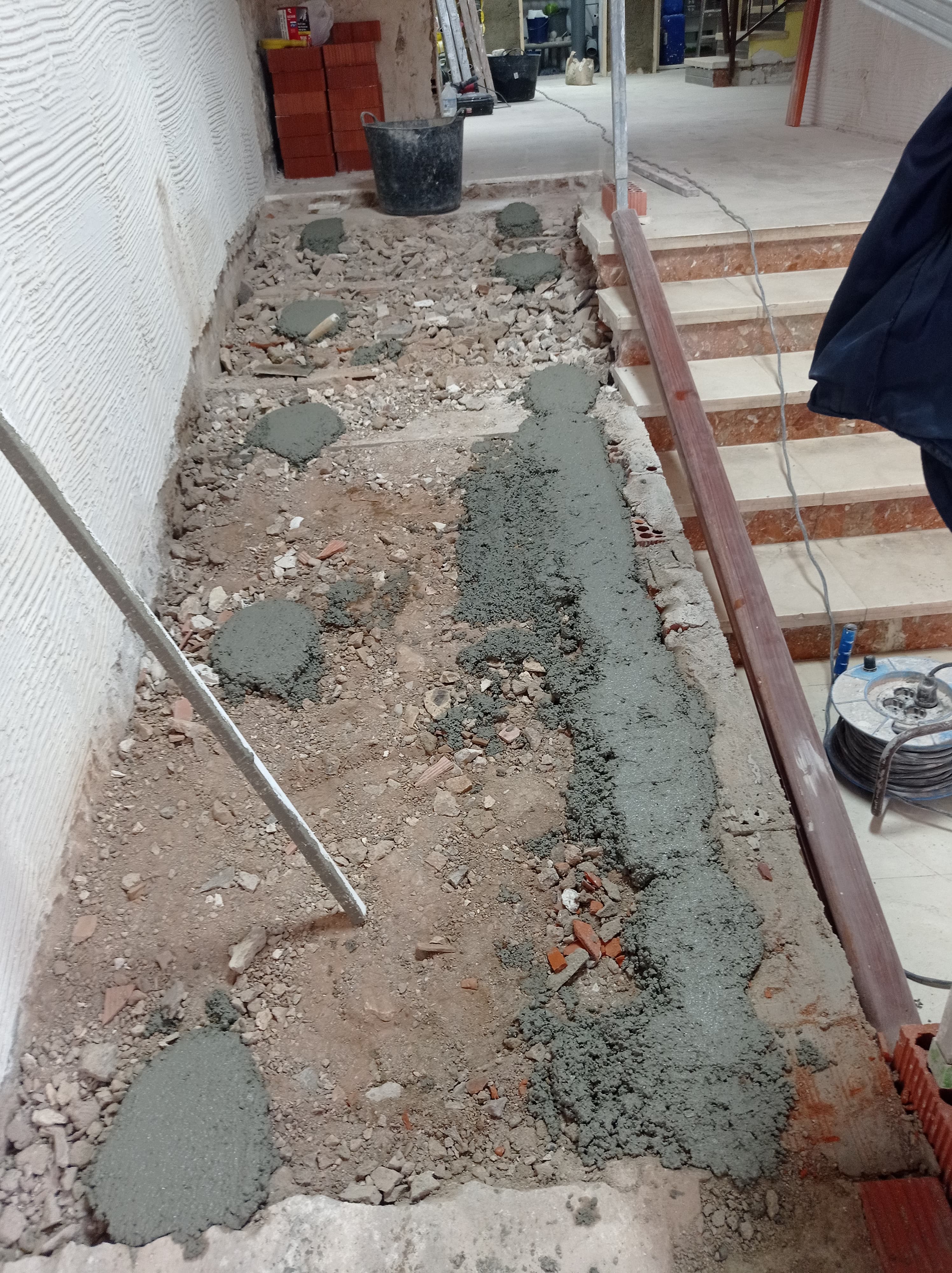 Proceso de reforma de la entrada de la comunidad, fotografía 2