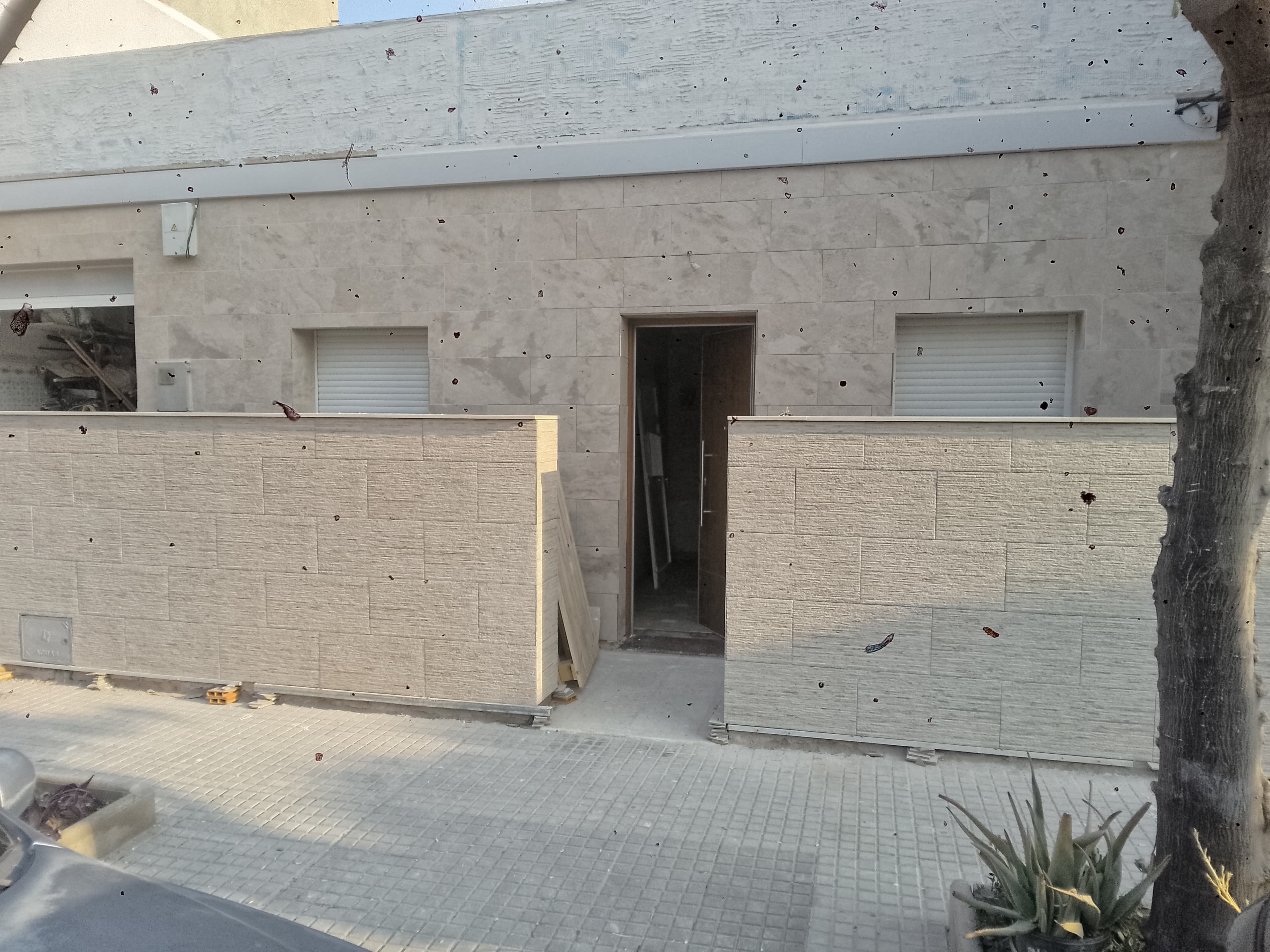 Evolución de la reforma de fachada y patio en Cartagena, fotografía 2