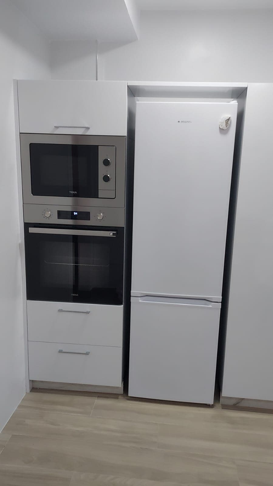 Cocina terminada y mobiliario, fotografía 2
