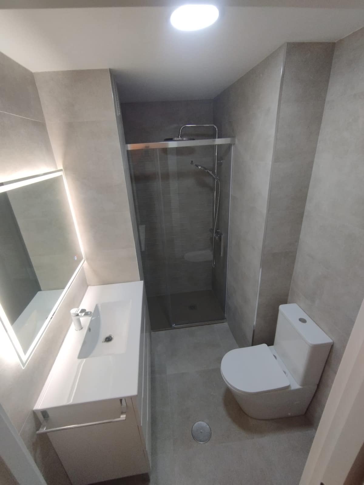 Baño terminado, otro ángulo