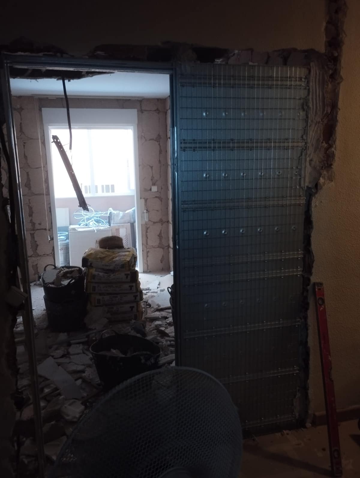 Casetón para la puerta corredera empotrada del baño